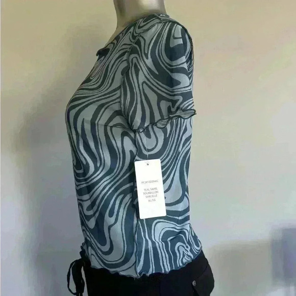 🆕Mesh Crop Top - Picture 3 of 13